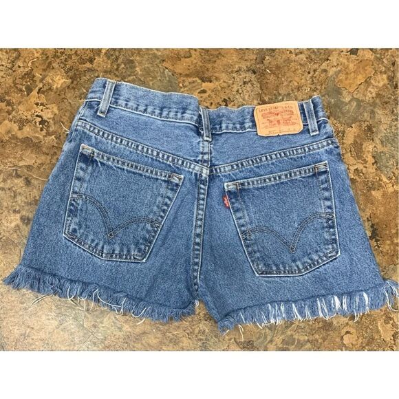Levis 550 Cut Off Denim VTG Y2K Distressed Raw 2” Inseam JEAN SHORTS sz 30 - Picture 8 of 8